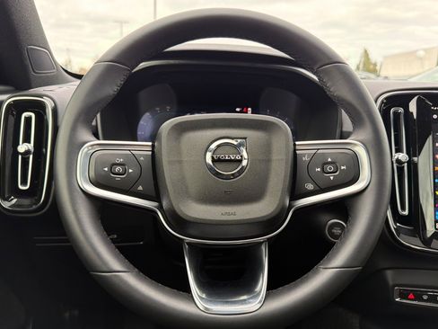 Used 2025 Volvo XC40 B5 Ultra w/ Climate Package image 24