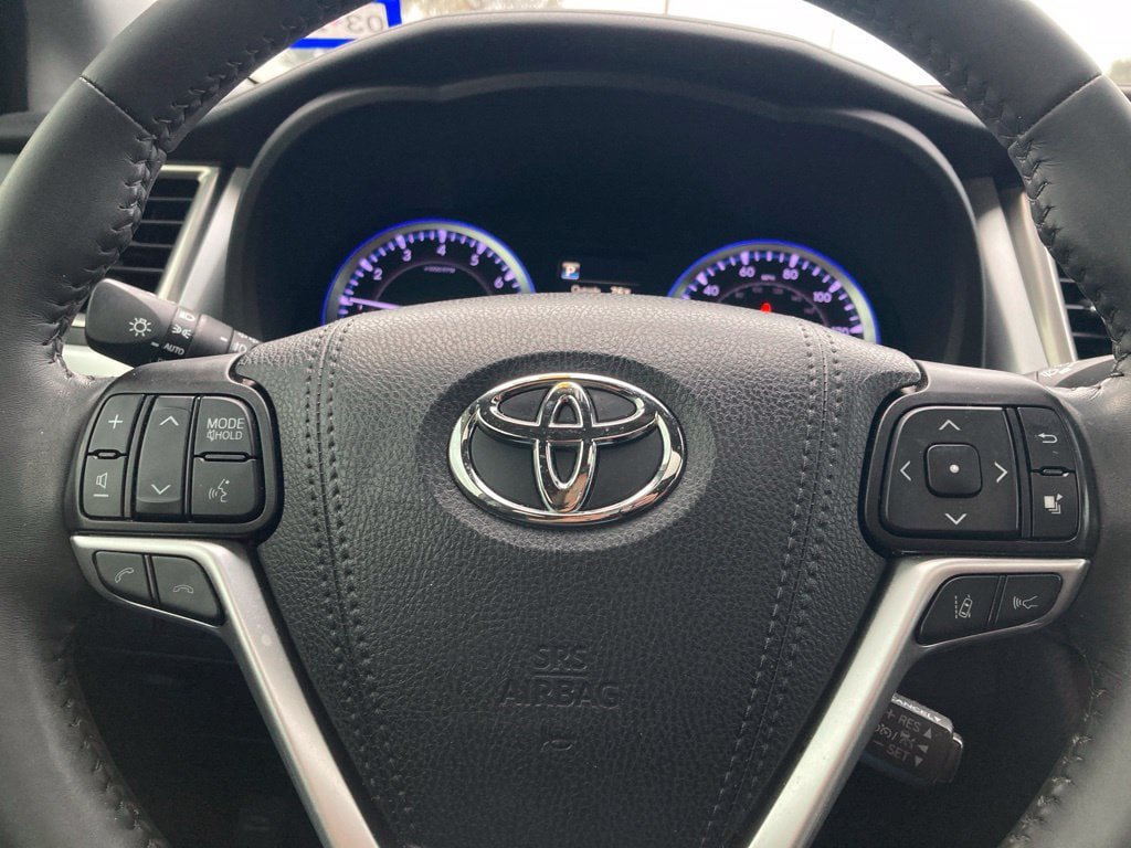 Used 2019 Toyota Highlander Limited FWD image 19