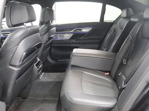 Used 2019 BMW 750i xDrive w/ Executive Package image 12