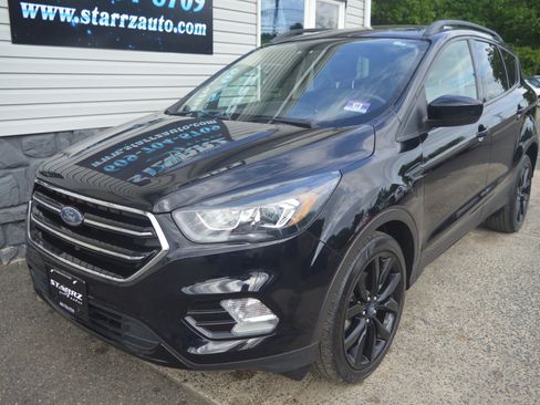 Used 2019 Ford Escape SE FWD image 1