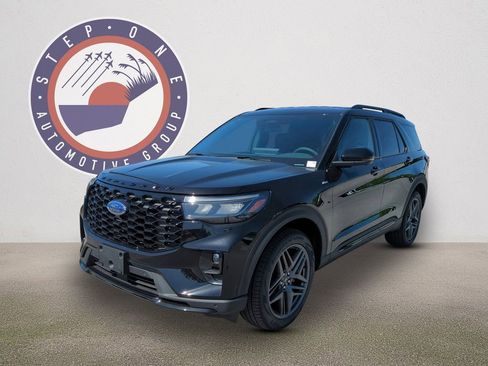 New 2026 Ford Explorer ST-Line RWD image 2