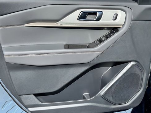New 2025 Ford Explorer Active w/ Active Comfort Package image 25