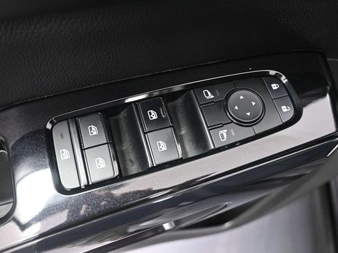Used 2022 Nissan Pathfinder SV w/ SV Black Package FWD image 10