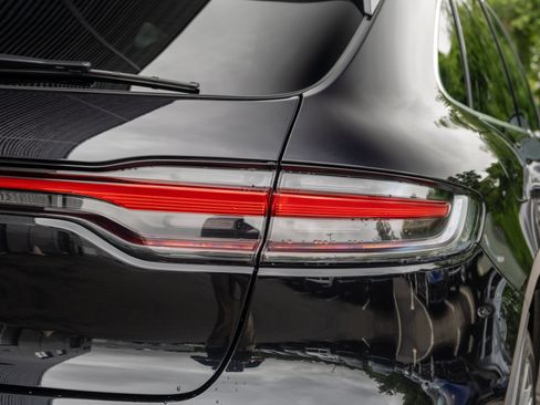 Certified 2025 Porsche Macan S AWD/4WD image 20
