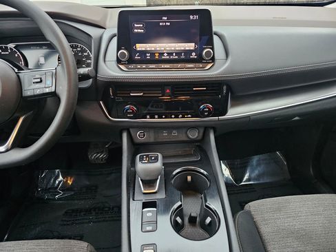 Used 2023 Nissan Rogue SV image 14