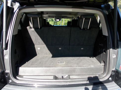 Used 2020 GMC Yukon Denali w/ Denali Premium Package image 12