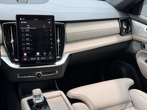 Certified 2025 Volvo XC90 T8 Ultra w/ Lounge Package AWD/4WD image 27