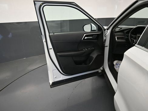 Used 2024 Mitsubishi Outlander SE image 25