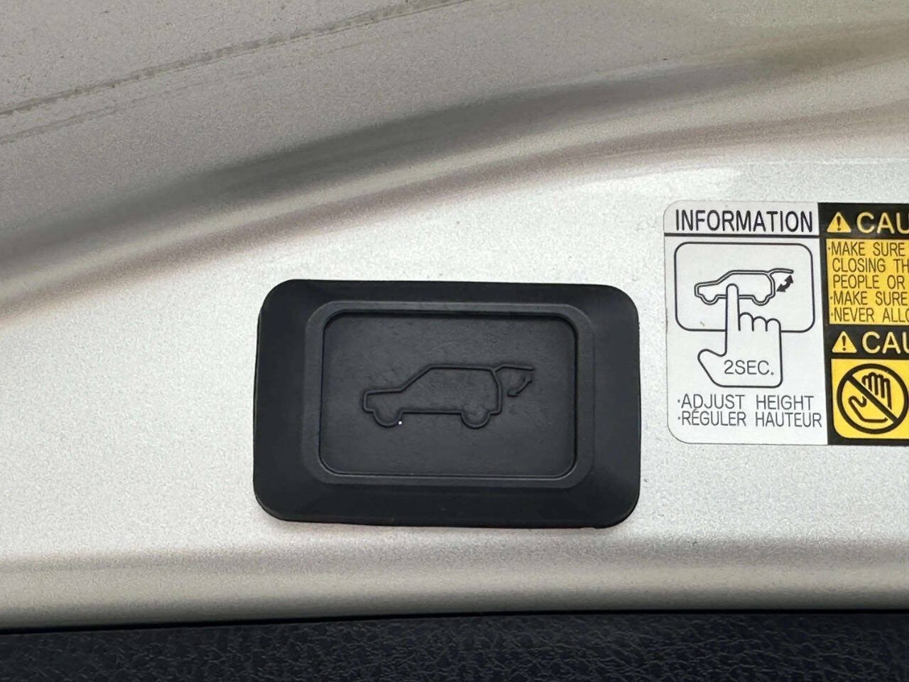 Used 2013 Toyota RAV4 Limited AWD/4WD image 39