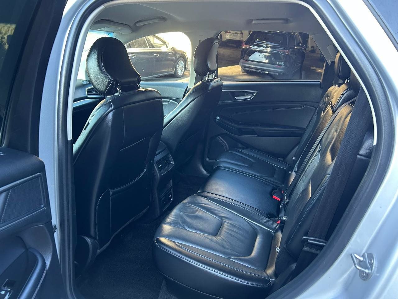 Used 2018 Ford Edge Titanium w/ Technology Package AWD/4WD image 14