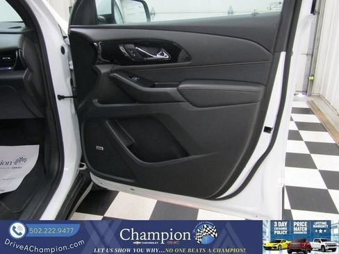 Used 2022 Chevrolet Traverse RS FWD image 46