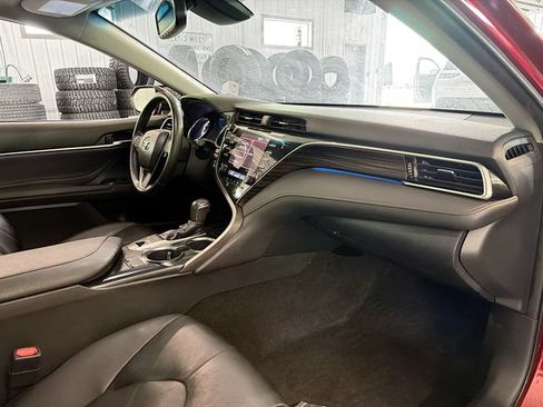 Used 2018 Toyota Camry FWD image 12