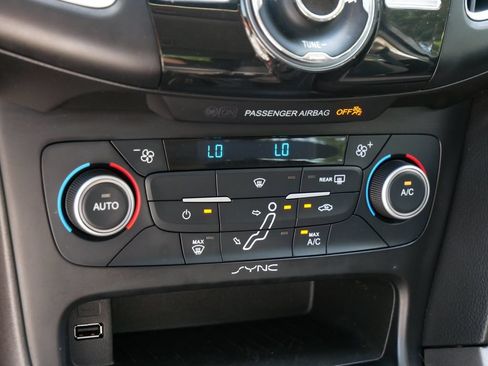 Certified 2018 Ford Focus SEL FWD image 24