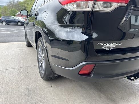 Used 2018 Toyota Highlander XLE AWD/4WD image 16