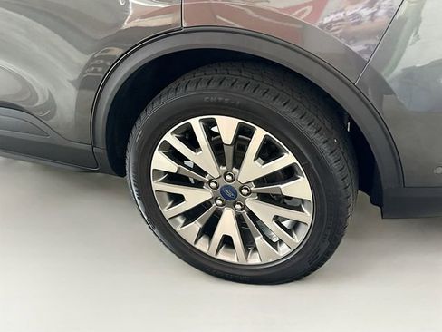 Used 2020 Ford Escape Titanium image 33