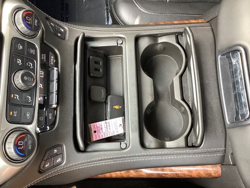 Used 2018 Chevrolet Suburban Premier AWD/4WD image 18