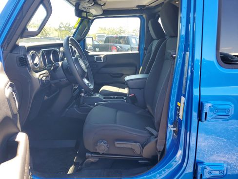 Used 2023 Jeep Gladiator Overland AWD/4WD image 18