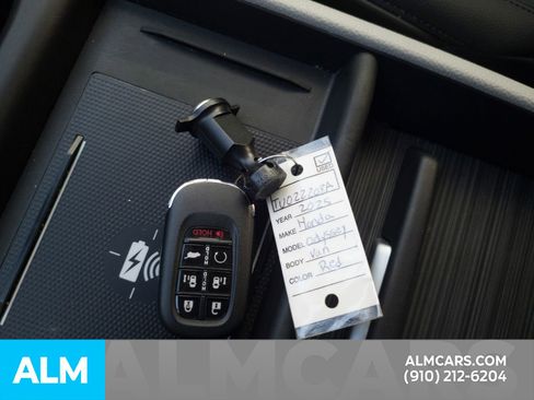 Used 2025 Honda Odyssey Elite image 38