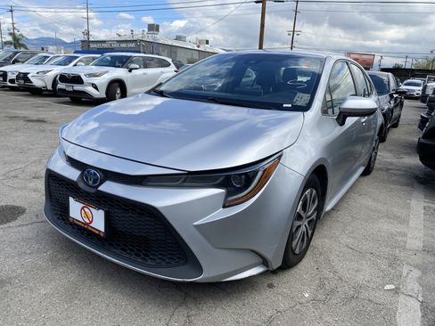 Used 2022 Toyota Corolla LE w/ Premium Interior Package image 2