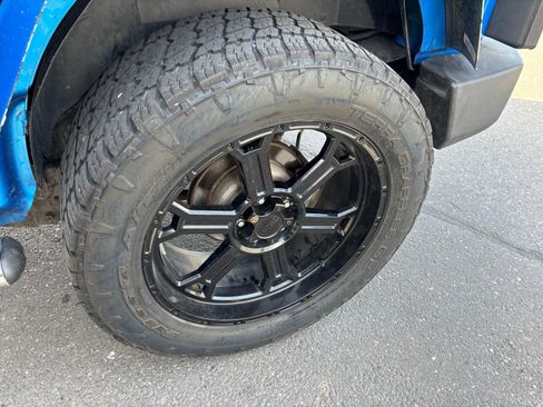 Used 2016 Jeep Wrangler Unlimited Sahara w/ Mopar Chrome Edition Group AWD/4WD image 11