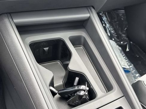 New 2026 Volkswagen Tiguan SE R-Line FWD image 23