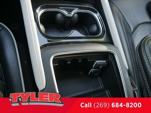 Used 2022 Chrysler Pacifica Limited AWD/4WD image 36