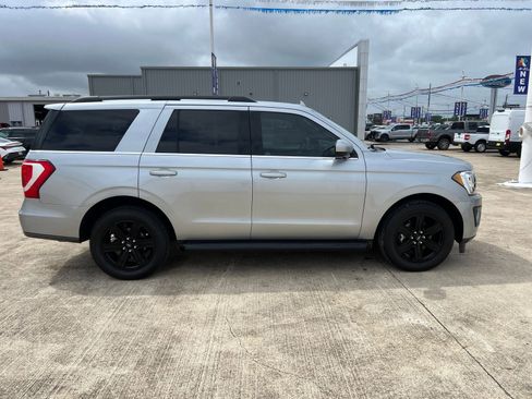 Used 2021 Ford Expedition XLT RWD image 2