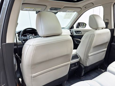 Used 2022 Nissan Pathfinder Platinum w/ Lighting Package (N93) FWD image 36