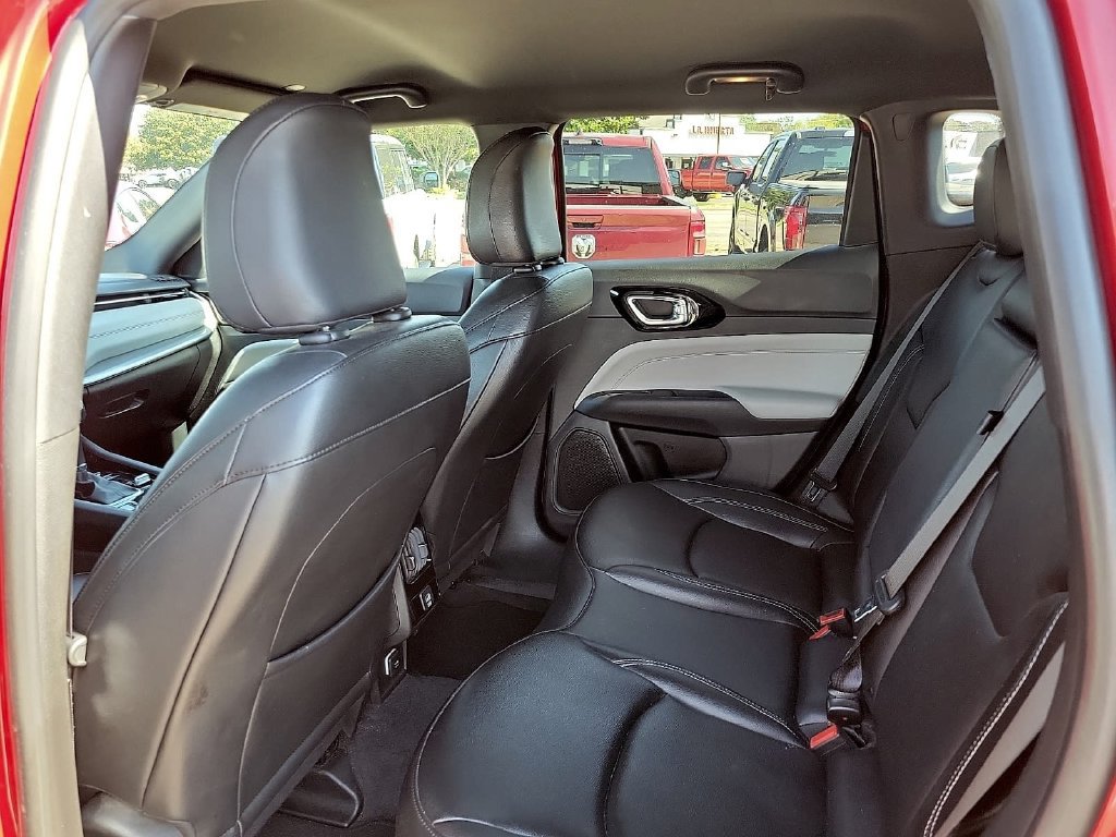 Used 2025 Jeep Compass Limited AWD/4WD image 10