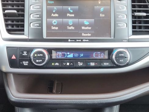 Certified 2018 Toyota Highlander Plus FWD image 18