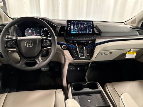 New 2026 Honda Odyssey Touring image 2
