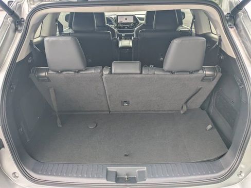 Used 2024 Toyota Highlander Platinum AWD/4WD image 17
