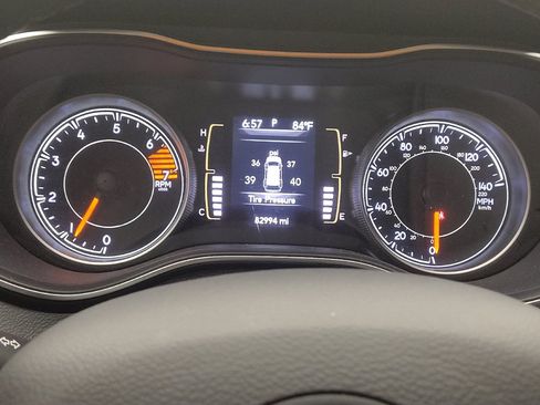 Used 2020 Jeep Cherokee Latitude Plus AWD/4WD image 23