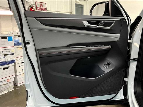 New 2025 Volkswagen Atlas Peak Edition SE image 23