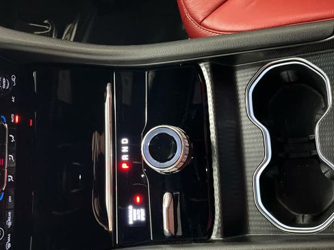 Used 2024 Jeep Grand Cherokee Limited w/ Black Appearance Package image 28