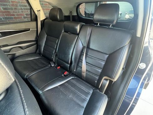 Used 2019 Kia Sorento EX FWD image 39