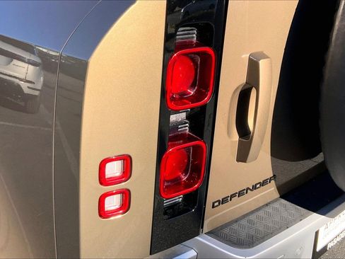 Used 2023 Land Rover Defender 110 S image 26
