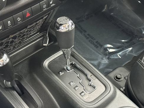 Used 2018 Jeep Wrangler Unlimited Sahara AWD/4WD image 22