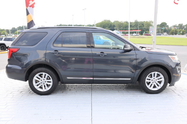Used 2017 Ford Explorer XLT w/ Equipment Group 201A FWD image 6
