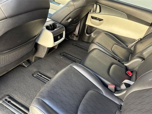 Used 2024 Kia Carnival LX image 14