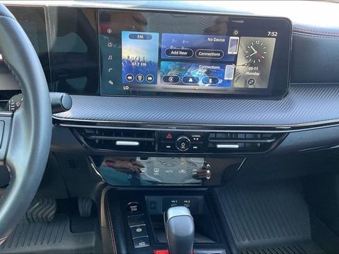 Certified 2025 Nissan Kicks SR FWD image 30