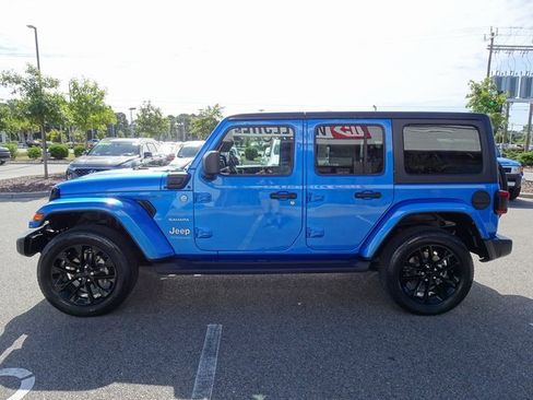 Used 2022 Jeep Wrangler Unlimited Sahara w/ Cold Weather Group image 7