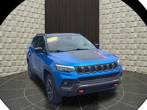 Certified 2025 Jeep Compass Trailhawk w/ Trailhawk Elite Group AWD/4WD image 1