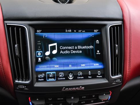 Used 2017 Maserati Levante w/ Luxury Package image 30