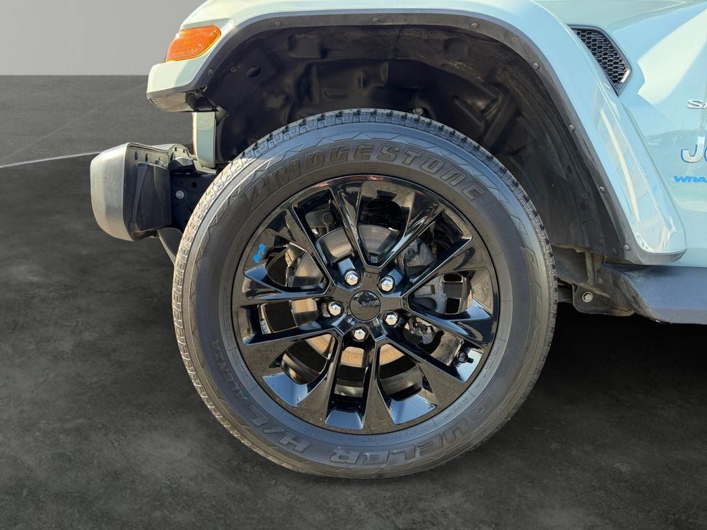 Used 2023 Jeep Wrangler Unlimited Sahara AWD/4WD image 4