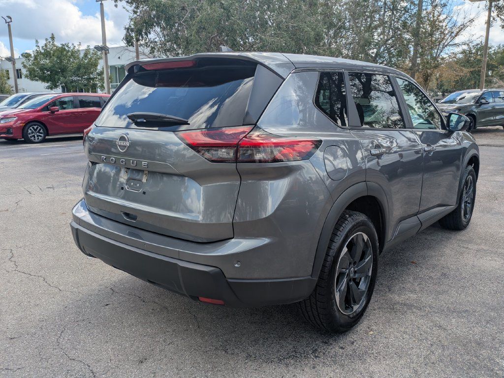 Used 2025 Nissan Rogue SV FWD image 3