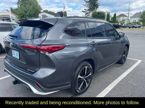 Used 2021 Toyota Highlander XSE AWD/4WD image 3