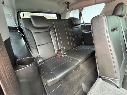 Used 2018 Chevrolet Suburban LT RWD image 35