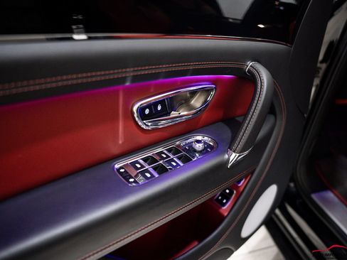 Used 2018 Bentley Bentayga image 43