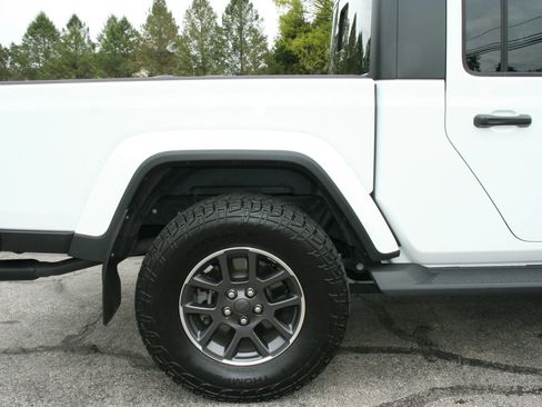 Used 2020 Jeep Gladiator Overland w/ LED Lighting Group AWD/4WD image 15